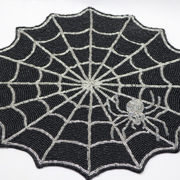 TAHARI HOME SPIDER WEB BEADED CHARGER PLACEMATS - SILVER/BLACK - S/4 - NEW - Picture 1 of 6